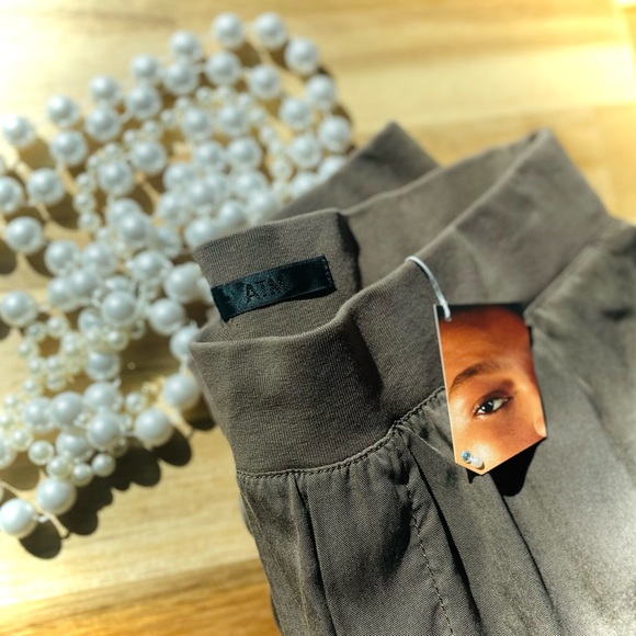 ATM | XS | Cargo Silky Tencel Zip Bellow Pocket Pull-on Cargo Pant Joggers NWOT - Picture 1 of 17